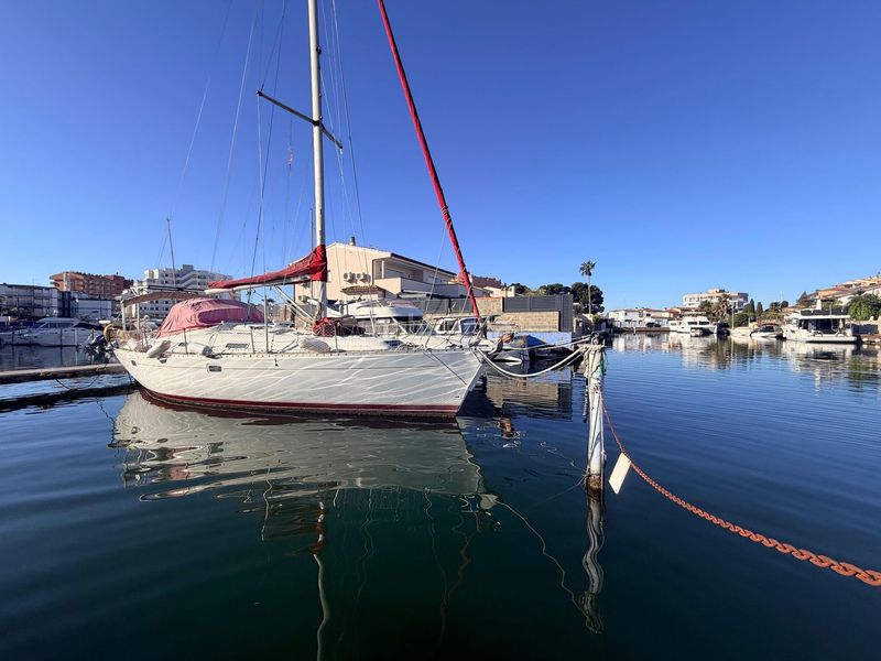 Foto 90aac11b-e9a7-46bb-b309-cb7f7dda0092. Aparcament cotxe a Santa Margarida Roses