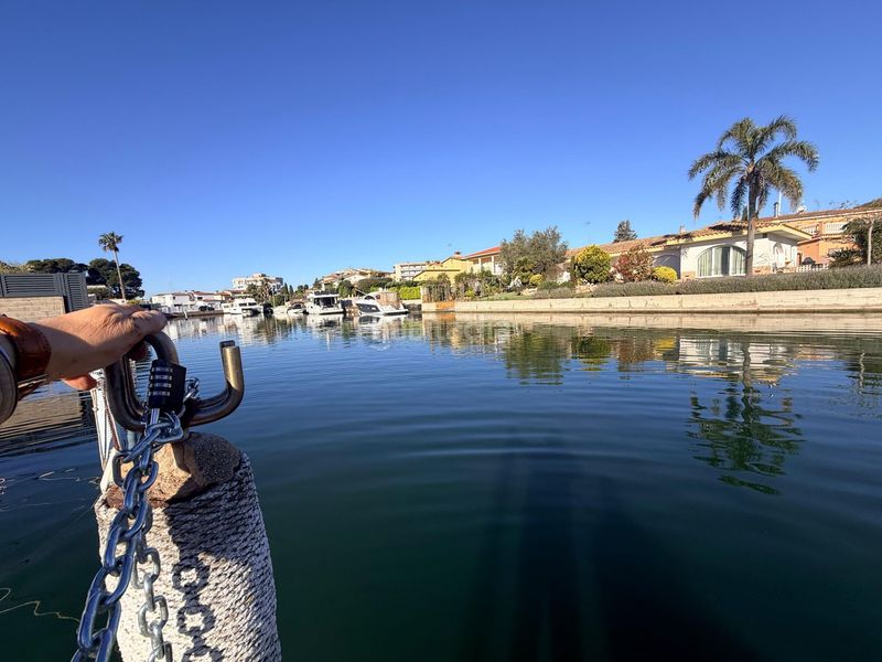 Foto 9f35dd99-05f9-405d-9fca-1ddb46c32ba2. Aparcament cotxe a Santa Margarida Roses