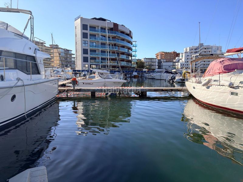 Foto b0a7d87f-fa37-400b-b01d-3e40749c2111. Parking coche magnífico amarre de 4 x 12 metros, ideal tanto para embarcaciones de vela como de motor, ubicado en un puerto deportivo privado. en Roses