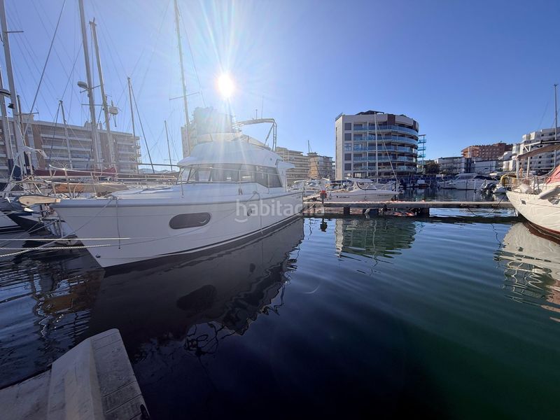 Foto b227a64b-f44a-44ce-810a-09e81e85dfcc. Parking coche magnífico amarre de 4 x 12 metros, ideal tanto para embarcaciones de vela como de motor, ubicado en un puerto deportivo privado. en Roses