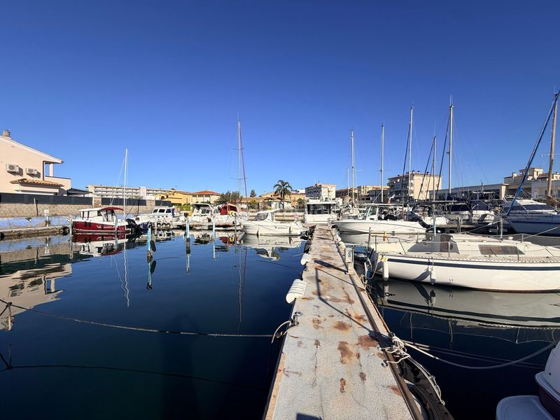 Foto bec7debf-1d92-47c4-9850-c798a1c12cb3. Aparcament cotxe a Santa Margarida Roses