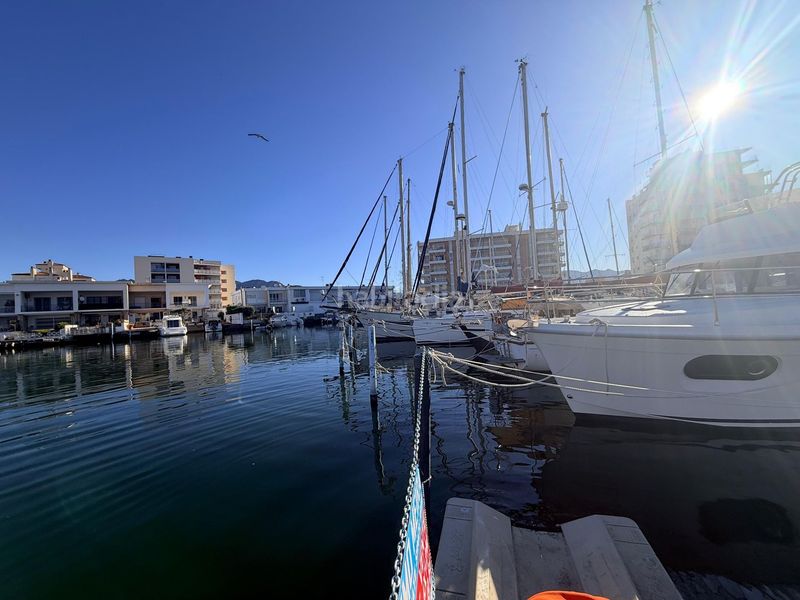 Foto ebb9e569-82cb-46dd-9f36-739e83af78b2. Aparcament cotxe a Santa Margarida Roses