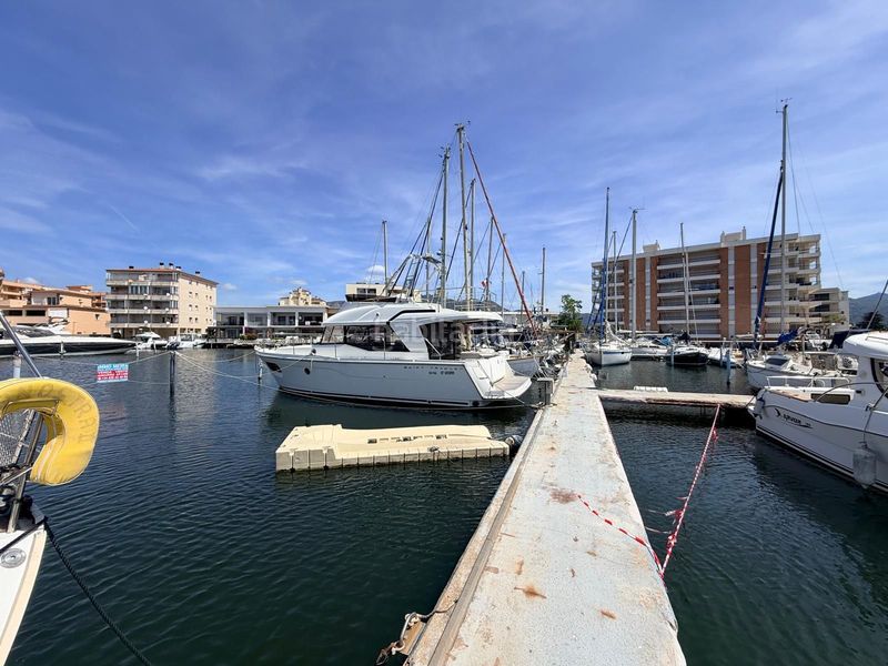 Foto a3f46d6d-c756-463e-83bd-6d6705a91e51. Aparcament cotxe a Santa Margarida Roses