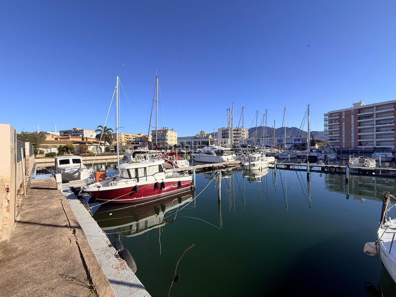 Foto bca0e1b8-5584-45e1-b336-4cbda6bfb64d. Aparcament cotxe a Santa Margarida Roses
