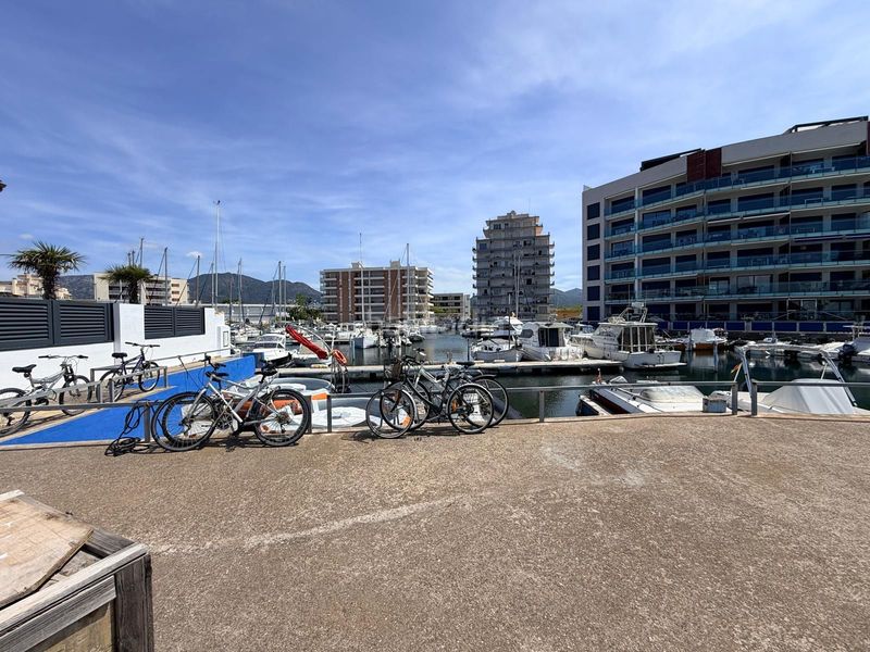 Foto bd9d1da5-024a-4364-bf94-c92abff6ec6b. Aparcament cotxe a Santa Margarida Roses