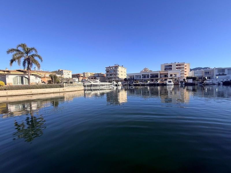 Foto dc741c79-00d0-4aab-9e65-9ad261f9a804. Aparcament cotxe a Santa Margarida Roses