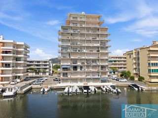Apartament a Santa Margarida. Exclusivo apartamento, a 300 metros de la playa, al canal con am