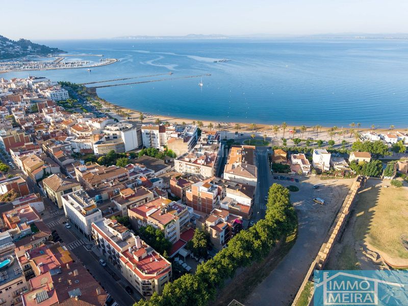 Foto ce5bf4bd-a423-48f0-af63-ab35d18fd105. Apartament amb calefacció a Centre Roses