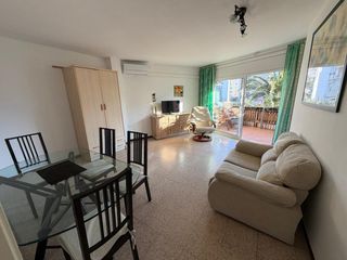 Apartament a Santa Margarida. Amplio y luminoso apartamento situado a pocos pasos de la playa,
