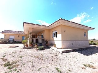 Casa in Totana. Chalet raiguero bajo  totana murcia