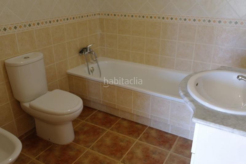 Foto e0d66297-8637-49bd-8665-f13cc3a9f824. Casa adosada vola1 también disponible para alquiler largo plazo en Campello (el)