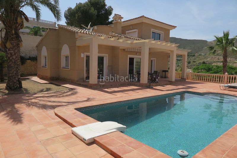 Foto 0db76b76-153a-43c1-a996-c2d434a3a5fa. Casa amb piscina a Pueblo Acantilado-Lanuza Campello (el)