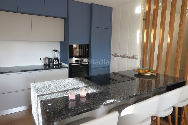 Foto 292b3250-3612-4a55-b5a5-ed6168e0b4b5. Casa amb piscina a Pueblo Acantilado-Lanuza Campello (el)