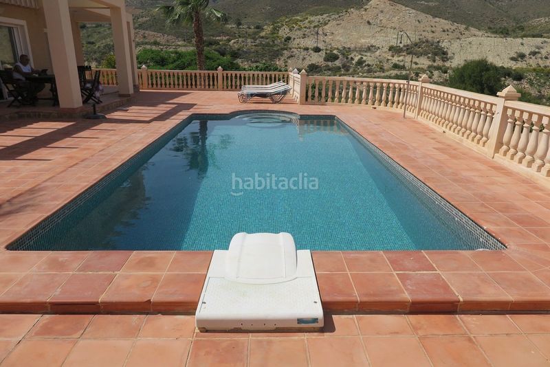Foto 66bef6f8-c53a-4574-8059-56a958d618e4. Casa amb piscina a Pueblo Acantilado-Lanuza Campello (el)