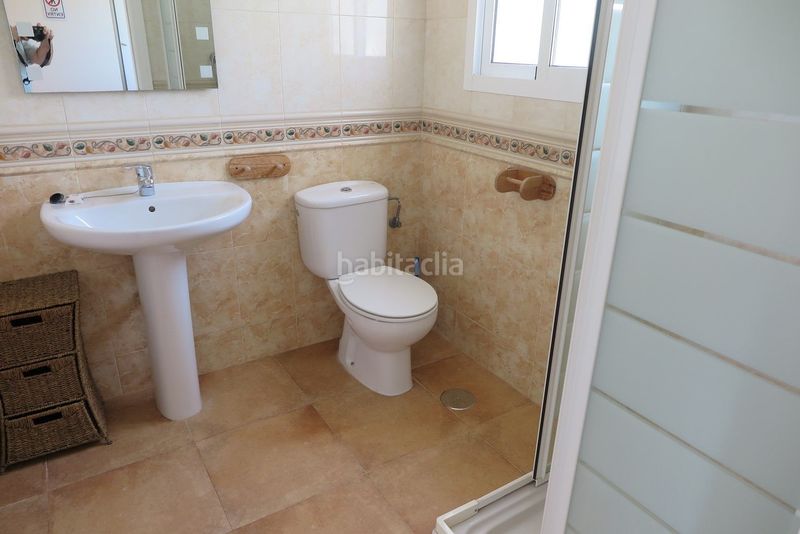 Foto a011d7b3-983f-4e2a-8020-1308cba97021. Casa amb piscina a Pueblo Acantilado-Lanuza Campello (el)