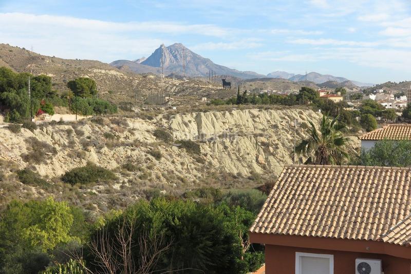 Foto a141a7fb-dd86-4391-890e-261d9853a65d. Casa con piscina in Pueblo Acantilado-Lanuza Campello (el)