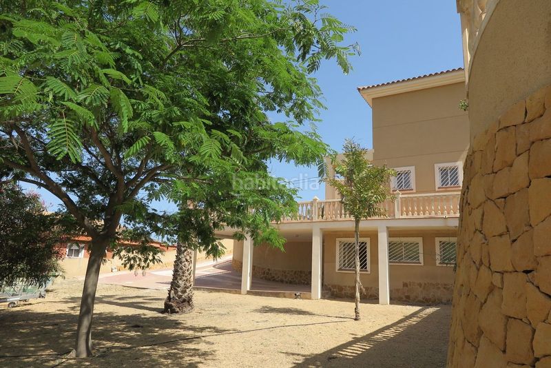 Foto fa9832f4-c874-471a-aa94-a67d79666b4a. Casa amb piscina a Pueblo Acantilado-Lanuza Campello (el)