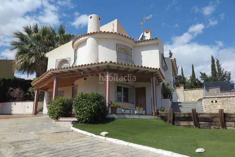 Foto 513144d4-6958-4701-a21f-f3b6cd3e2b55. Casa con piscina in Pueblo Acantilado-Lanuza Campello (el)