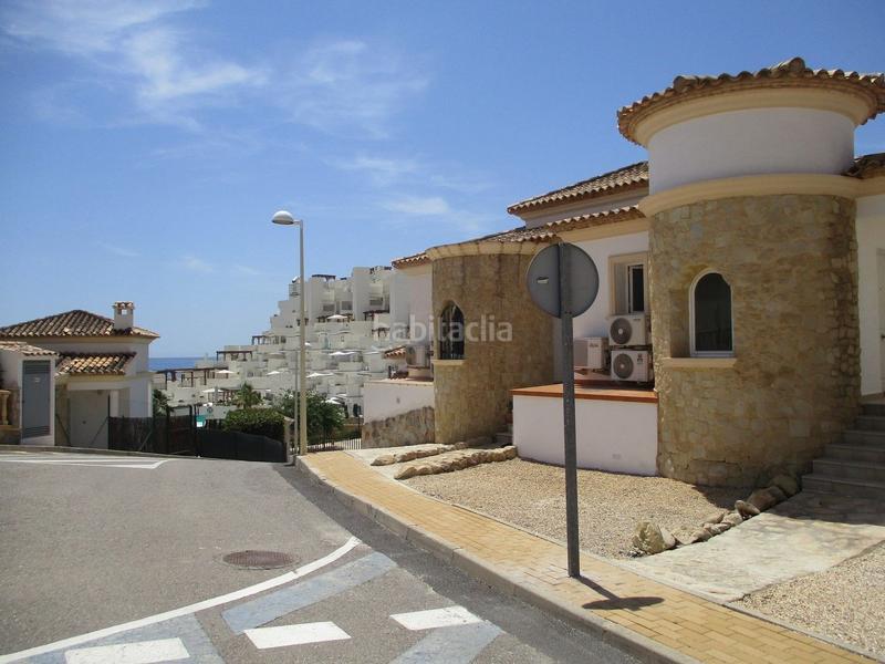 Foto 06f2c872-1710-441a-8db1-765170c7ce78. Maison jumelée avec piscine dans Pueblo Acantilado-Lanuza Campello (el)