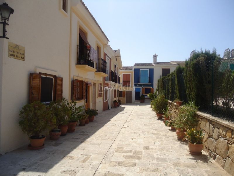 Foto 9f8229fa-b4b8-47b5-a66c-9d7f8fe8806c. Casa amb piscina a Pueblo Acantilado-Lanuza Campello (el)