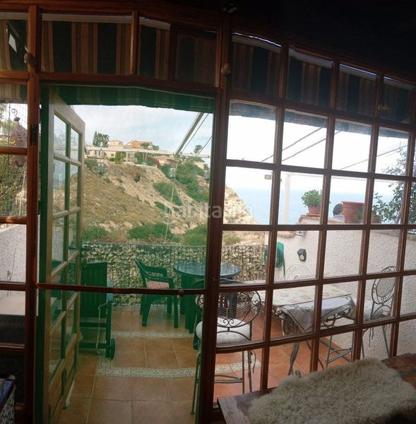 Foto ec10f2df-5c5d-4a67-81fd-87a08a3fe745. Casa amb piscina a Pueblo Acantilado-Lanuza Campello (el)