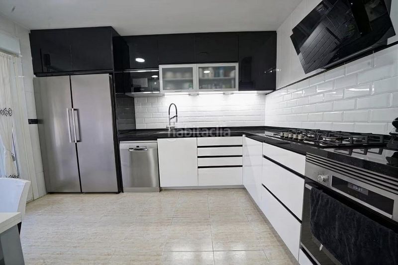 Foto a11d369c-8535-4f3d-aa66-bbd11262a425. Casa adossada amb piscina a Pueblo Acantilado-Lanuza Campello (el)