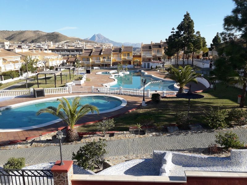 Foto ecf180de-0d05-4b83-a030-49a5887c939c. Casa adossada amb calefacció piscina a Pueblo Acantilado-Lanuza Campello (el)