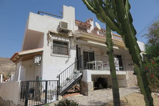 Casa adossada a Pueblo Español-Coveta Fumá