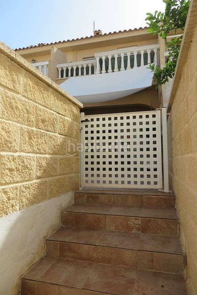 Foto 21325d8d-358c-40f2-adcf-cb2224d36e8a. Casa adossada amb piscina a Pueblo Acantilado-Lanuza Campello (el)