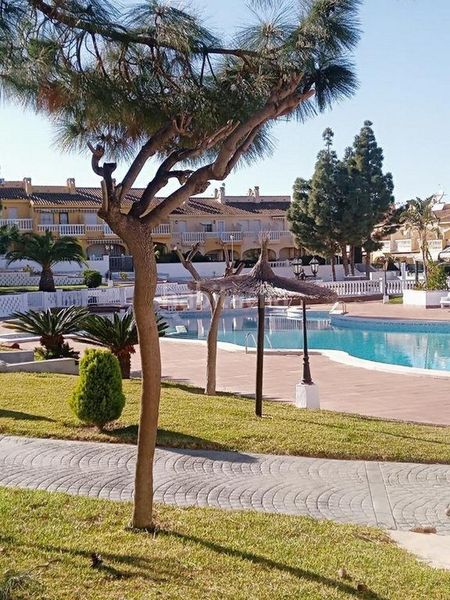 Foto 89395d6e-c16f-4952-a199-bbca6572f591. Casa adossada amb piscina a Pueblo Acantilado-Lanuza Campello (el)