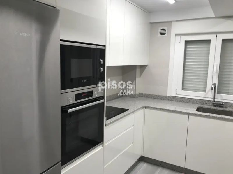 Foto df9554f3-efcd-466a-8158-2ed615fcfc67. Rent flat with heating in Camelias - Pi y Margall Vigo