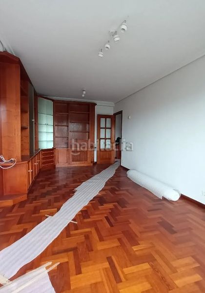 Foto a6fe0ab8-6ef9-4402-8a73-e0d1a42366e8. Rent flat with heating parking in Coia Vigo