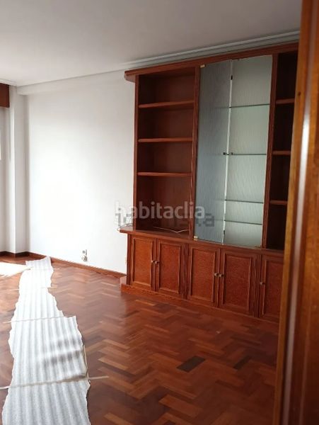 Foto cde89513-ab8a-42df-9b44-6a45dce2c743. Rent flat with heating parking in Coia Vigo