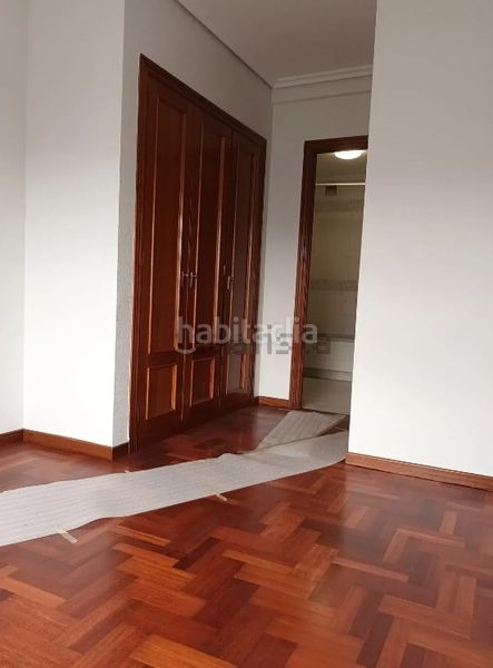 Foto eadb7833-1d80-4c11-aa98-72b47d86b687. Rent flat with heating parking in Coia Vigo