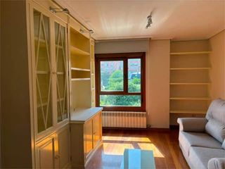Rent Flat in Avenida de ramón nieto 20. Tu nuevo hogar de espera pisos espacioso con parking ramón nieto