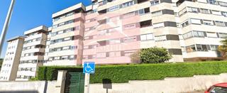 Piso en Rúa de romil 100. Piso en venta en urbanización privada con piscina, canchas de te