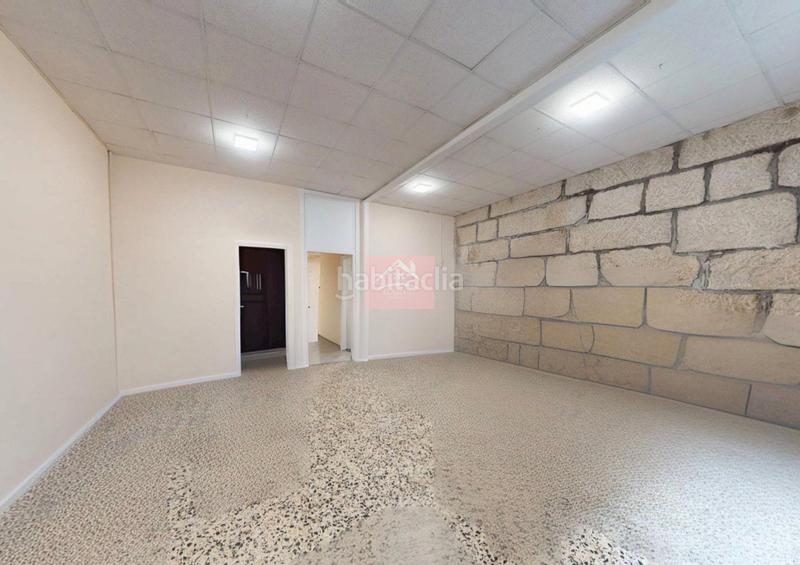 Foto 0adaa46e-5599-4daf-832e-e18b004ee640. Local comercial a Camelias - Pi y Margall Vigo