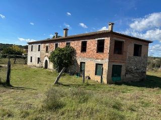 Masía en Santa Maria de Palautordera. Masia de 700 m2 con parcela de 3334 m2 , valida para hacer geria