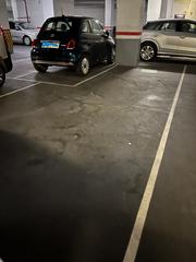 Aparcament cotxe a Carrer de calàbria 259. Doble en venta, para 2 coches y 1 moto