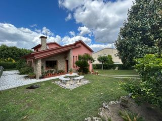 Chalet in Santa Maria de Palautordera. En urb  font martina, con jardín al lado pueblo