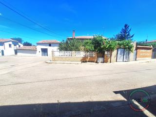 Maison à Villazanzo de valderaduey - cl caño 1. Se vende casa con patio en villazanzo de valderaduey 79.900