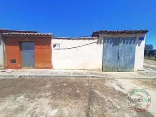 Casa aparellada  Sahagún - cl san roque-jo. ?? casa con patio en venta en joara leon ??