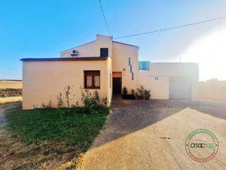 Casa a Melgar de abajo - cl mimbrajo 4. Casa en venta en melgar de abajo con terraza y vistas unicas