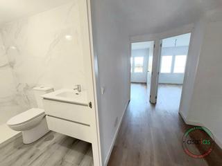 Büro  Gijón - cl manso. Fantastico entresuelo en la arena a 1 minuto de la playa san lor