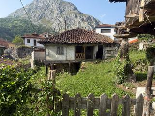 Casa  Teverga - el canto. Casa con horreo en teverga  proyecto de reforma en plena natural