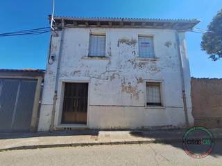 Maison jumelée à Sahagún - cl arco 29. Casa en sahagún para reformar con el tejado renovado