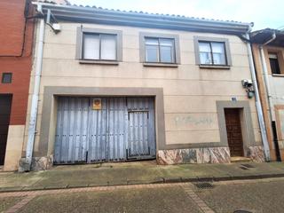 Maison jumelée  Sahagún - cl antonio nicolas. En venta tu nuevo hogar en el corazón de sahagún!