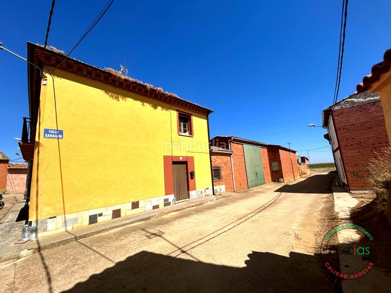 Foto 2336cdfa-55f7-4615-8368-b3c585ec76d4. Casa amb aparcament a Santervás de Campos