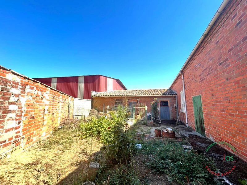 Foto 6a57c0ee-2437-46e5-a74f-6fa7965ae232. Casa amb aparcament a Santervás de Campos