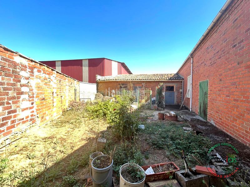 Foto 9ea85a38-34f6-4624-8d36-83abbdc0aa93. Casa amb aparcament a Santervás de Campos